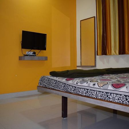 Vrundavan Hotel And Lodging Akalkot Extérieur photo