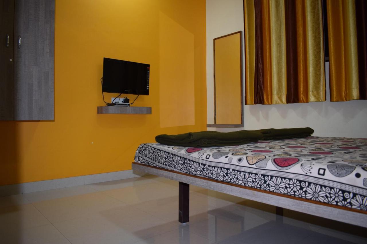Vrundavan Hotel And Lodging Akalkot Extérieur photo